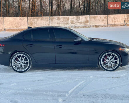 Чорний Альфа Ромео Джулія, об'ємом двигуна 2 л та пробігом 94 тис. км за 19999 $, фото 6 на Automoto.ua