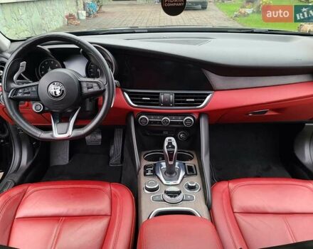 Чорний Альфа Ромео Джулія, об'ємом двигуна 2 л та пробігом 74 тис. км за 20900 $, фото 15 на Automoto.ua