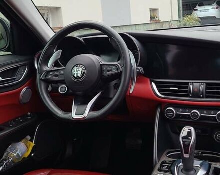 Чорний Альфа Ромео Джулія, об'ємом двигуна 2 л та пробігом 74 тис. км за 20900 $, фото 16 на Automoto.ua