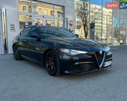 Черный Альфа Ромео Джулия, объемом двигателя 2 л и пробегом 100 тыс. км за 24999 $, фото 3 на Automoto.ua