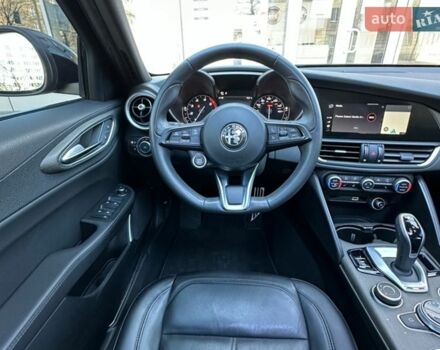 Черный Альфа Ромео Джулия, объемом двигателя 2 л и пробегом 100 тыс. км за 24999 $, фото 25 на Automoto.ua