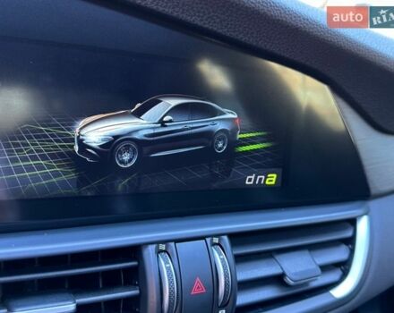 Черный Альфа Ромео Джулия, объемом двигателя 2 л и пробегом 100 тыс. км за 24999 $, фото 28 на Automoto.ua