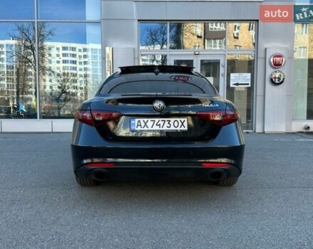 Черный Альфа Ромео Джулия, объемом двигателя 2 л и пробегом 100 тыс. км за 24999 $, фото 6 на Automoto.ua