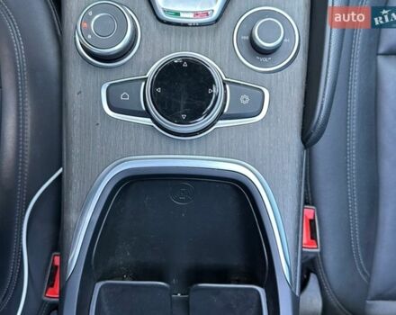 Черный Альфа Ромео Джулия, объемом двигателя 2 л и пробегом 100 тыс. км за 24999 $, фото 18 на Automoto.ua