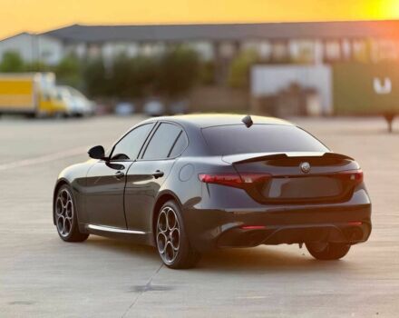 Чорний Альфа Ромео Джулія, об'ємом двигуна 2 л та пробігом 21 тис. км за 6900 $, фото 4 на Automoto.ua