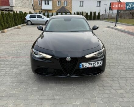Черный Альфа Ромео Джулия, объемом двигателя 2 л и пробегом 80 тыс. км за 17000 $, фото 1 на Automoto.ua