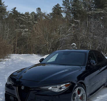 Черный Альфа Ромео Джулия, объемом двигателя 2 л и пробегом 114 тыс. км за 18700 $, фото 1 на Automoto.ua