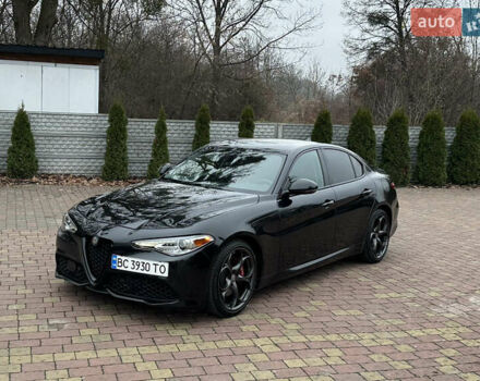 Черный Альфа Ромео Джулия, объемом двигателя 2 л и пробегом 112 тыс. км за 18800 $, фото 1 на Automoto.ua