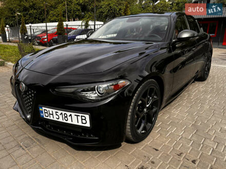 Чорний Альфа Ромео Джулія, об'ємом двигуна 2 л та пробігом 29 тис. км за 23999 $, фото 1 на Automoto.ua