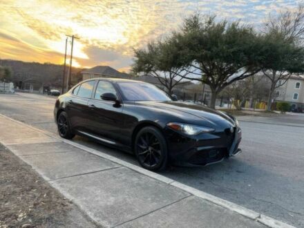 Черный Альфа Ромео Джулия, объемом двигателя 2 л и пробегом 14 тыс. км за 6900 $, фото 1 на Automoto.ua