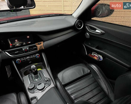 Червоний Альфа Ромео Джулія, об'ємом двигуна 2 л та пробігом 120 тис. км за 19999 $, фото 28 на Automoto.ua