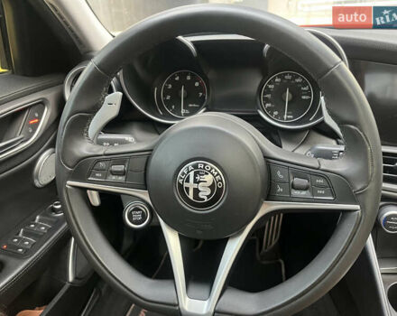 Красный Альфа Ромео Джулия, объемом двигателя 2 л и пробегом 84 тыс. км за 20000 $, фото 10 на Automoto.ua