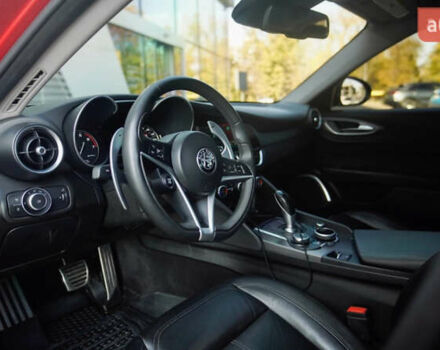 Красный Альфа Ромео Джулия, объемом двигателя 2 л и пробегом 145 тыс. км за 19700 $, фото 19 на Automoto.ua