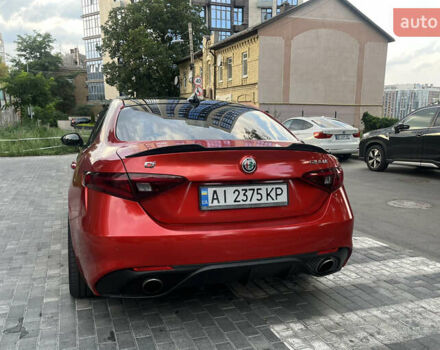 Красный Альфа Ромео Джулия, объемом двигателя 2 л и пробегом 84 тыс. км за 20000 $, фото 3 на Automoto.ua