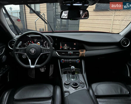 Червоний Альфа Ромео Джулія, об'ємом двигуна 2 л та пробігом 120 тис. км за 19999 $, фото 26 на Automoto.ua