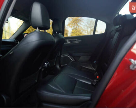 Красный Альфа Ромео Джулия, объемом двигателя 2 л и пробегом 145 тыс. км за 19700 $, фото 30 на Automoto.ua