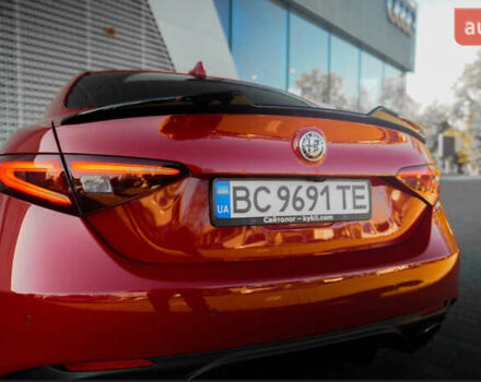 Красный Альфа Ромео Джулия, объемом двигателя 2 л и пробегом 145 тыс. км за 19700 $, фото 12 на Automoto.ua
