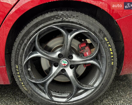 Червоний Альфа Ромео Джулія, об'ємом двигуна 2 л та пробігом 120 тис. км за 19999 $, фото 23 на Automoto.ua