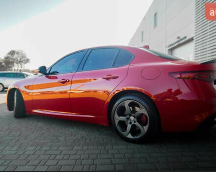 Красный Альфа Ромео Джулия, объемом двигателя 2 л и пробегом 145 тыс. км за 19700 $, фото 6 на Automoto.ua