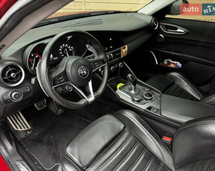 Червоний Альфа Ромео Джулія, об'ємом двигуна 2 л та пробігом 120 тис. км за 19999 $, фото 31 на Automoto.ua