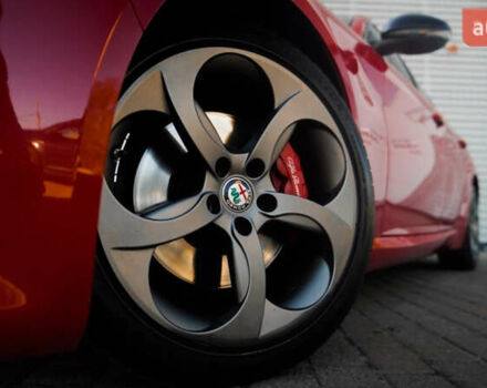 Красный Альфа Ромео Джулия, объемом двигателя 2 л и пробегом 145 тыс. км за 19700 $, фото 18 на Automoto.ua