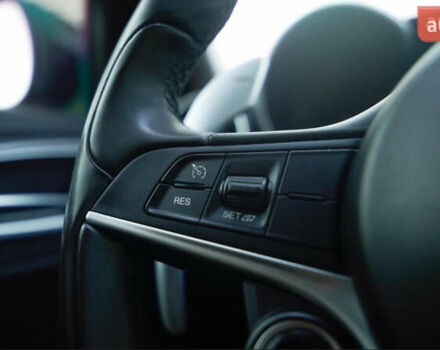 Красный Альфа Ромео Джулия, объемом двигателя 2 л и пробегом 145 тыс. км за 19700 $, фото 21 на Automoto.ua