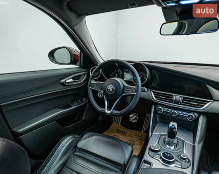 Красный Альфа Ромео Джулия, объемом двигателя 2 л и пробегом 157 тыс. км за 23606 $, фото 10 на Automoto.ua