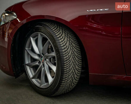 Красный Альфа Ромео Джулия, объемом двигателя 2 л и пробегом 157 тыс. км за 23606 $, фото 7 на Automoto.ua