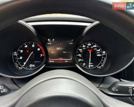 Червоний Альфа Ромео Джулія, об'ємом двигуна 2 л та пробігом 88 тис. км за 18700 $, фото 9 на Automoto.ua