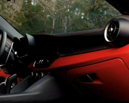 Красный Альфа Ромео Джулия, объемом двигателя 2 л и пробегом 53 тыс. км за 17000 $, фото 12 на Automoto.ua