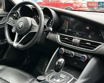 Червоний Альфа Ромео Джулія, об'ємом двигуна 2 л та пробігом 88 тис. км за 18700 $, фото 8 на Automoto.ua