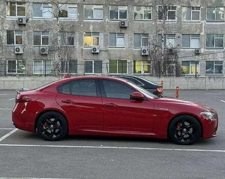 Красный Альфа Ромео Джулия, объемом двигателя 2 л и пробегом 85 тыс. км за 19000 $, фото 2 на Automoto.ua