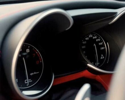 Красный Альфа Ромео Джулия, объемом двигателя 2 л и пробегом 53 тыс. км за 17000 $, фото 4 на Automoto.ua