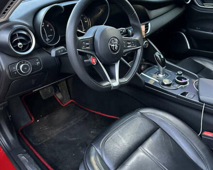 Червоний Альфа Ромео Джулія, об'ємом двигуна 2 л та пробігом 83 тис. км за 18500 $, фото 6 на Automoto.ua