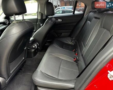 Червоний Альфа Ромео Джулія, об'ємом двигуна 2 л та пробігом 88 тис. км за 18700 $, фото 10 на Automoto.ua