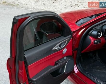 Червоний Альфа Ромео Джулія, об'ємом двигуна 2 л та пробігом 70 тис. км за 18900 $, фото 17 на Automoto.ua