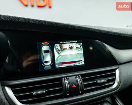 Красный Альфа Ромео Джулия, объемом двигателя 2 л и пробегом 157 тыс. км за 23606 $, фото 17 на Automoto.ua