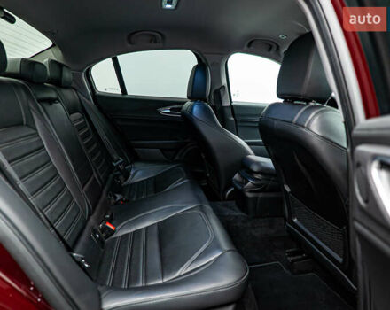 Красный Альфа Ромео Джулия, объемом двигателя 2 л и пробегом 157 тыс. км за 23606 $, фото 20 на Automoto.ua