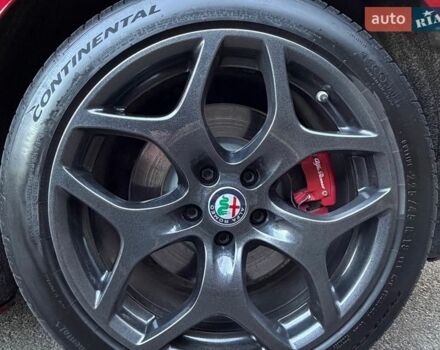 Червоний Альфа Ромео Джулія, об'ємом двигуна 2 л та пробігом 70 тис. км за 18900 $, фото 16 на Automoto.ua