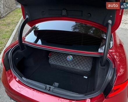 Червоний Альфа Ромео Джулія, об'ємом двигуна 2 л та пробігом 70 тис. км за 18900 $, фото 25 на Automoto.ua