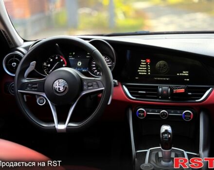 Красный Альфа Ромео Джулия, объемом двигателя 2.1 л и пробегом 200 тыс. км за 20000 $, фото 9 на Automoto.ua