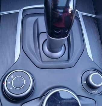 Красный Альфа Ромео Джулия, объемом двигателя 2.14 л и пробегом 270 тыс. км за 19980 $, фото 25 на Automoto.ua