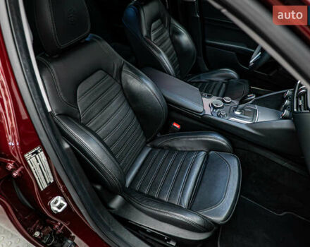 Красный Альфа Ромео Джулия, объемом двигателя 2 л и пробегом 157 тыс. км за 23606 $, фото 19 на Automoto.ua