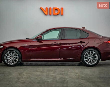 Красный Альфа Ромео Джулия, объемом двигателя 2 л и пробегом 157 тыс. км за 23606 $, фото 2 на Automoto.ua