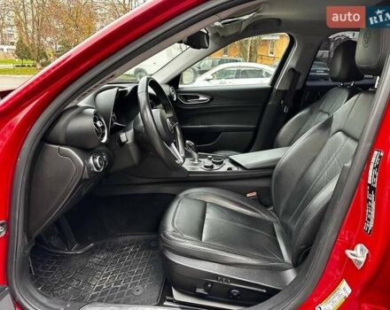 Червоний Альфа Ромео Джулія, об'ємом двигуна 2 л та пробігом 88 тис. км за 18700 $, фото 7 на Automoto.ua