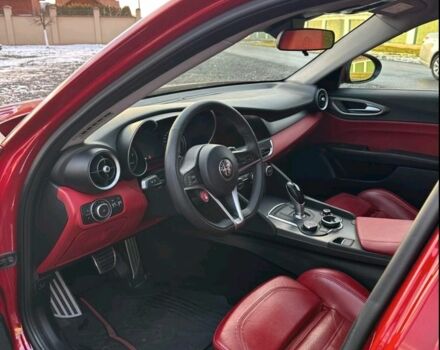 Червоний Альфа Ромео Джулія, об'ємом двигуна 2 л та пробігом 140 тис. км за 24000 $, фото 5 на Automoto.ua