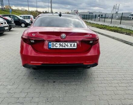 Красный Альфа Ромео Джулия, объемом двигателя 2 л и пробегом 112 тыс. км за 19900 $, фото 2 на Automoto.ua