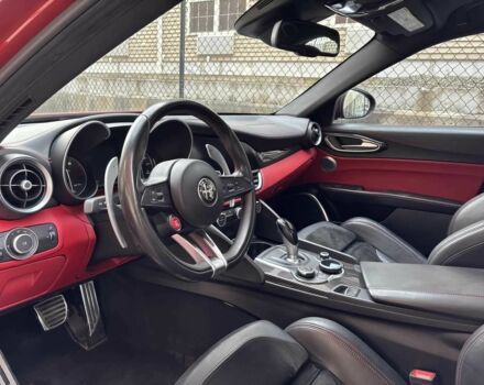 Красный Альфа Ромео Джулия, объемом двигателя 2.9 л и пробегом 46 тыс. км за 12900 $, фото 5 на Automoto.ua