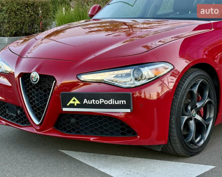 Красный Альфа Ромео Джулия, объемом двигателя 2 л и пробегом 40 тыс. км за 26700 $, фото 8 на Automoto.ua