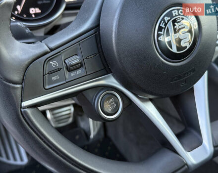 Красный Альфа Ромео Джулия, объемом двигателя 2 л и пробегом 40 тыс. км за 26700 $, фото 48 на Automoto.ua